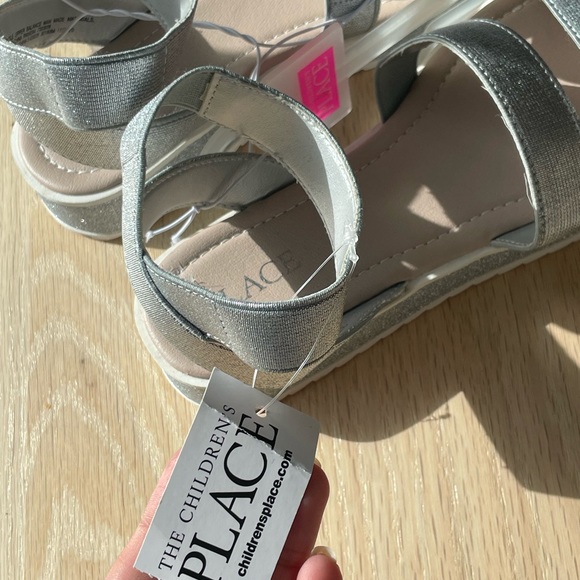 NWT Youth Size 3 (Y3) Silver Girls Elastic Platform Sandals - Picture 3 of 5
